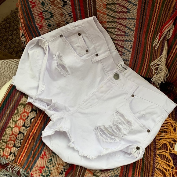 One Teaspoon Worn White Bandit Shorts - Picture 5 of 6
